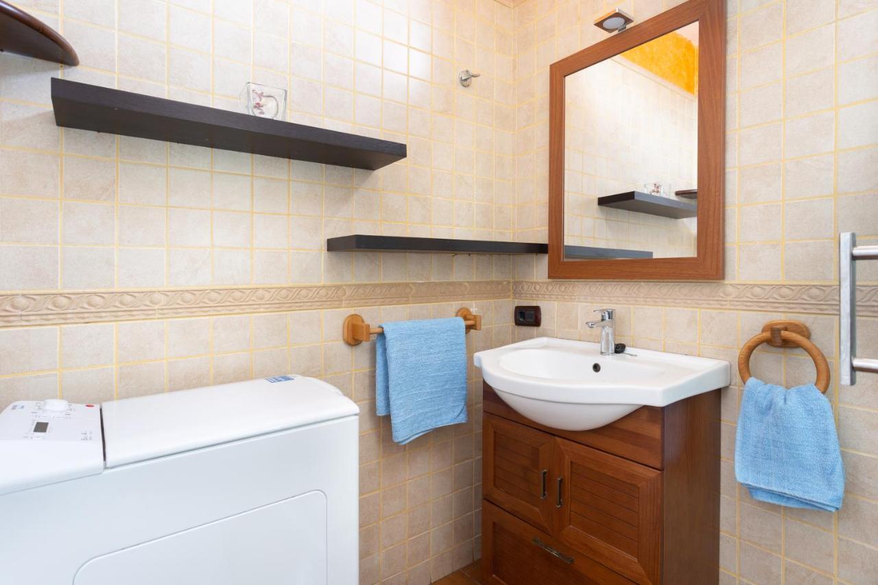Apartamento En Primera Linea De Playa Con Aire Acondicionado Арона Екстериор снимка